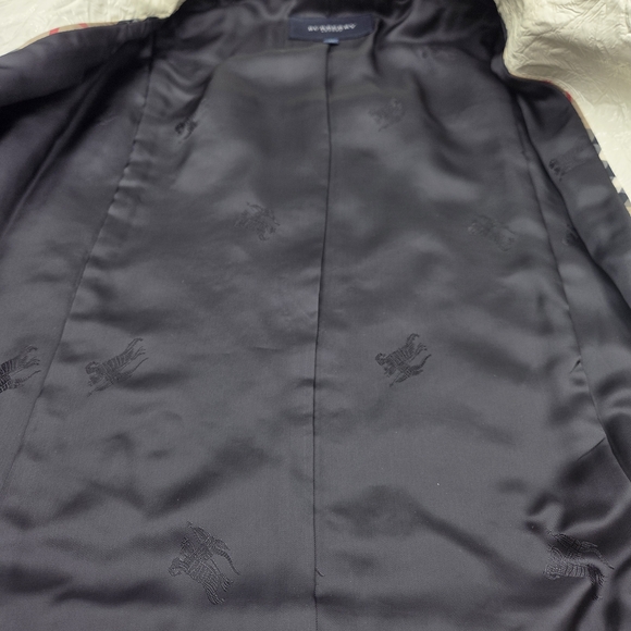 Burberry Women's Cream Double-Breasted Jacket - Picture 10 of 10